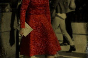 la dame à la robe rouge