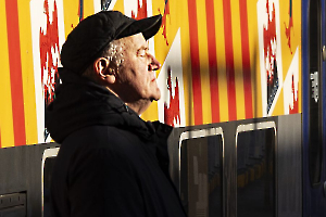 MOSNIER Michel - Bronzage sur le quai de gare