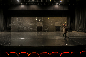 Seule sur scène-Modifier