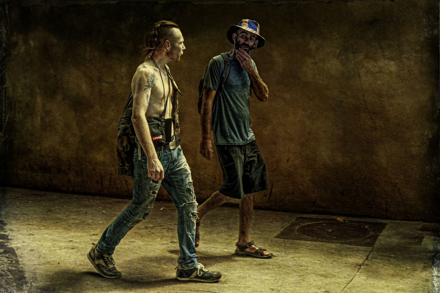 Deux hommes dans la ville Cayos Joël