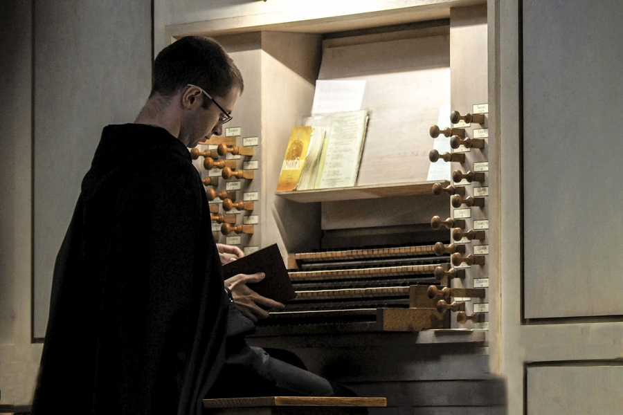 moine à l'orgue 1920